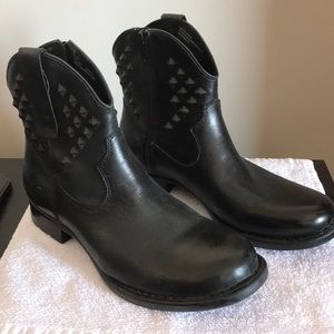 Women’s Born Torrin Ankle Boot Size 6.5